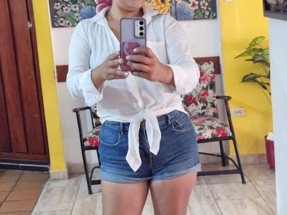 julieth-selene: συνομιλία ΧΧΧ εκτός σύνδεσης