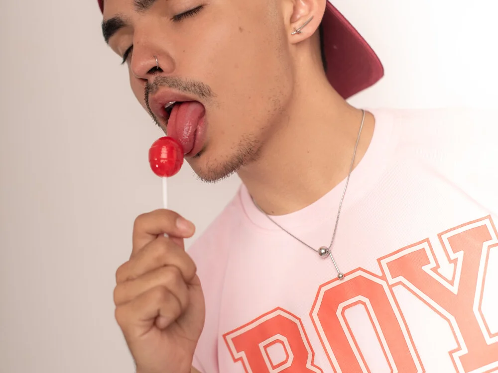 NicoKinggs_ Offline XXX Chat