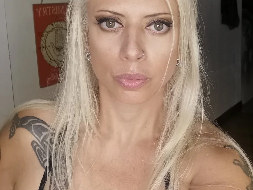 MissDadeville offline chatrum