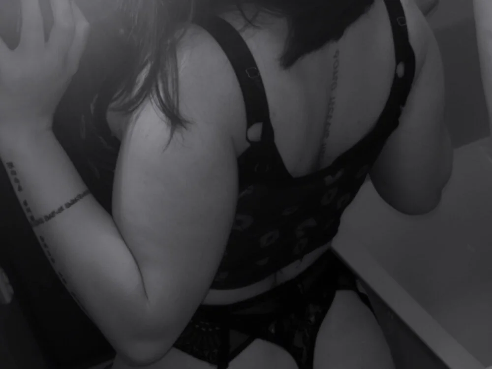 دردشة roze_rists الجنسية دون اتصال