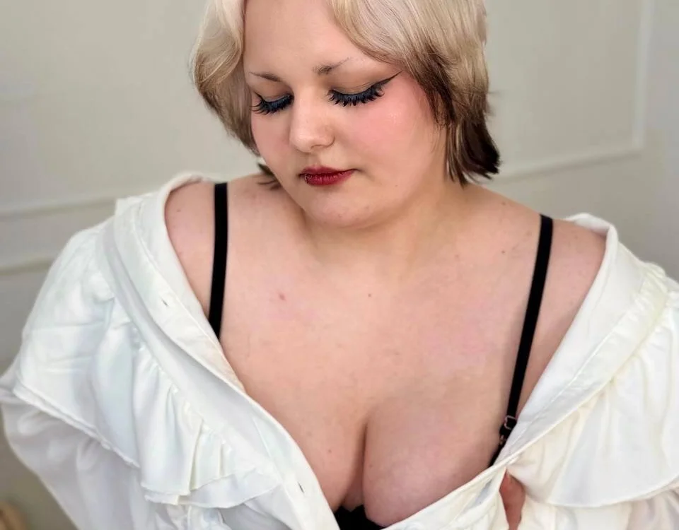 -HwasaMoore Offline XXX-chat