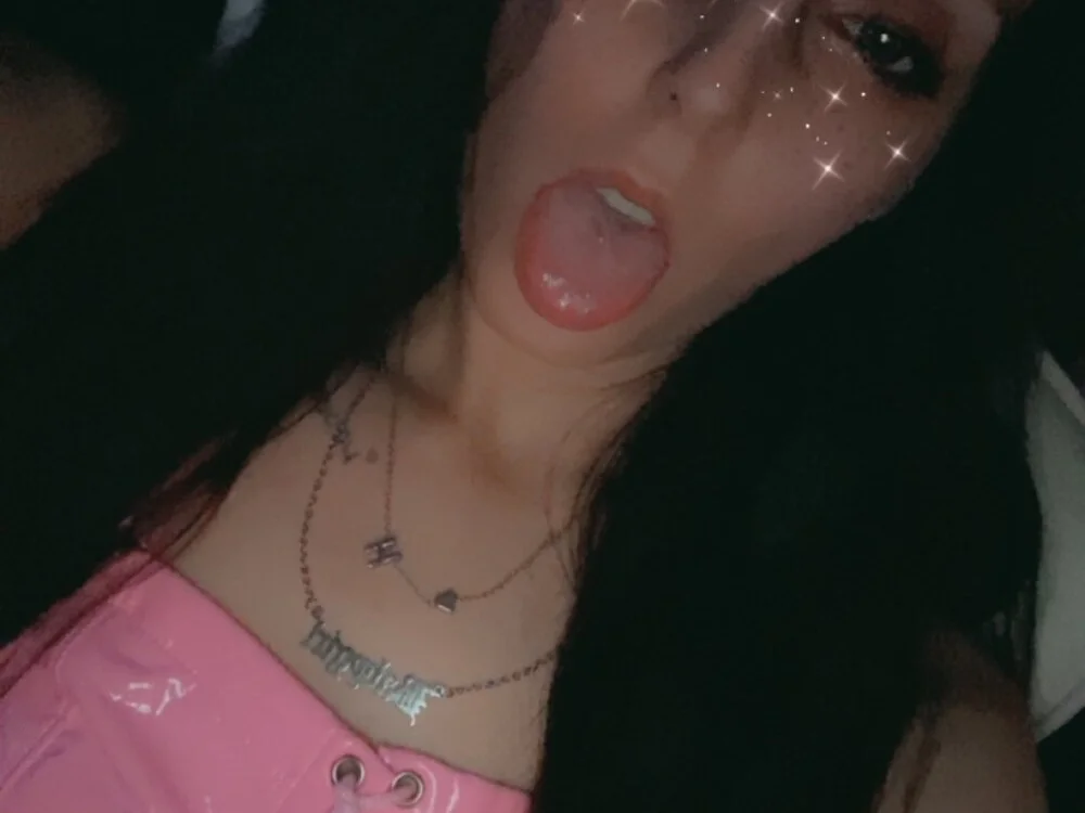 hollyloveu1's Offline XXX Chat