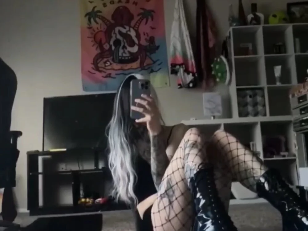 spookysauc3's Offline Chat Room