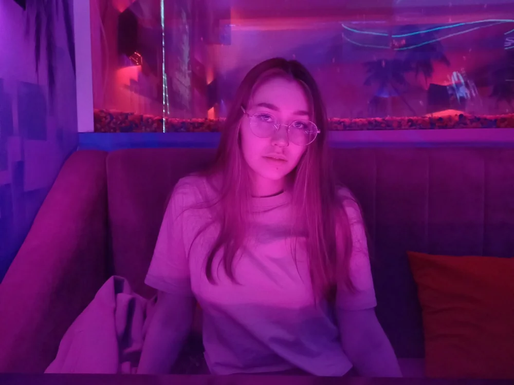 pinkGlow's Offline Chat Room