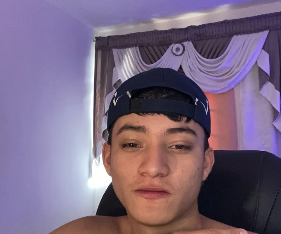 Wesleey-Boy Chat XXX offline