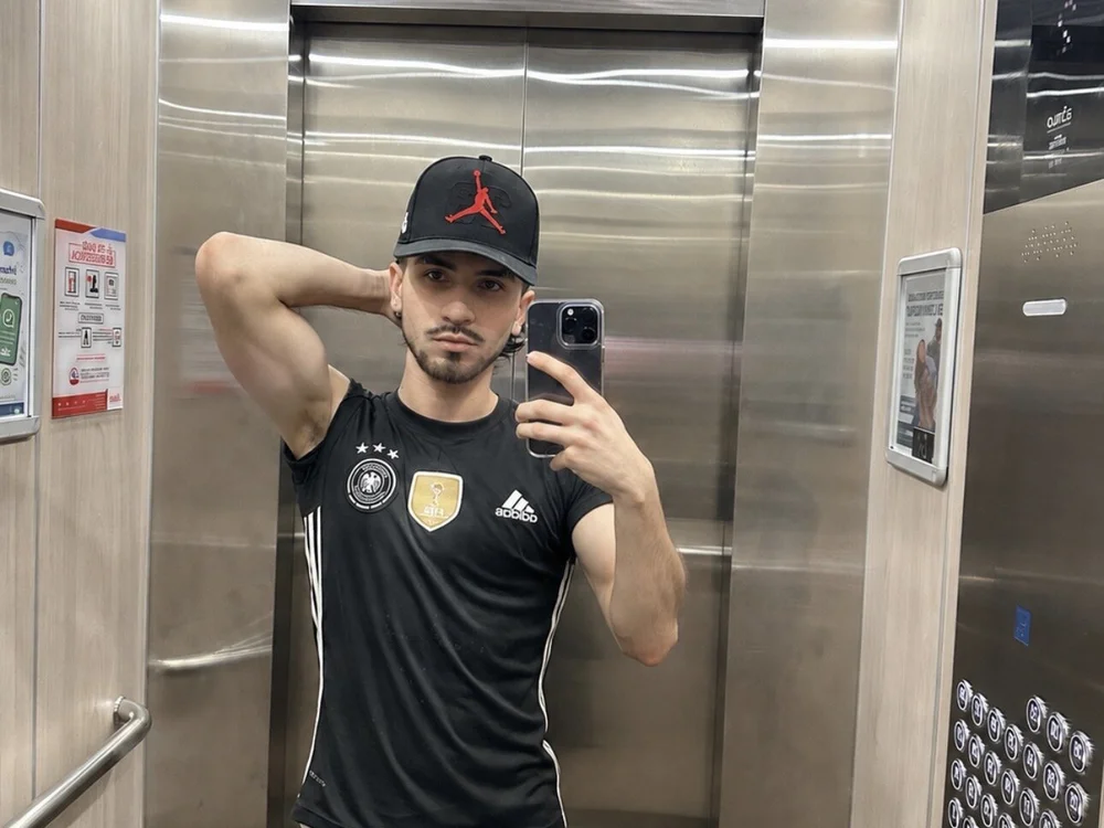 Lucas_Knight Offline XXX Chat