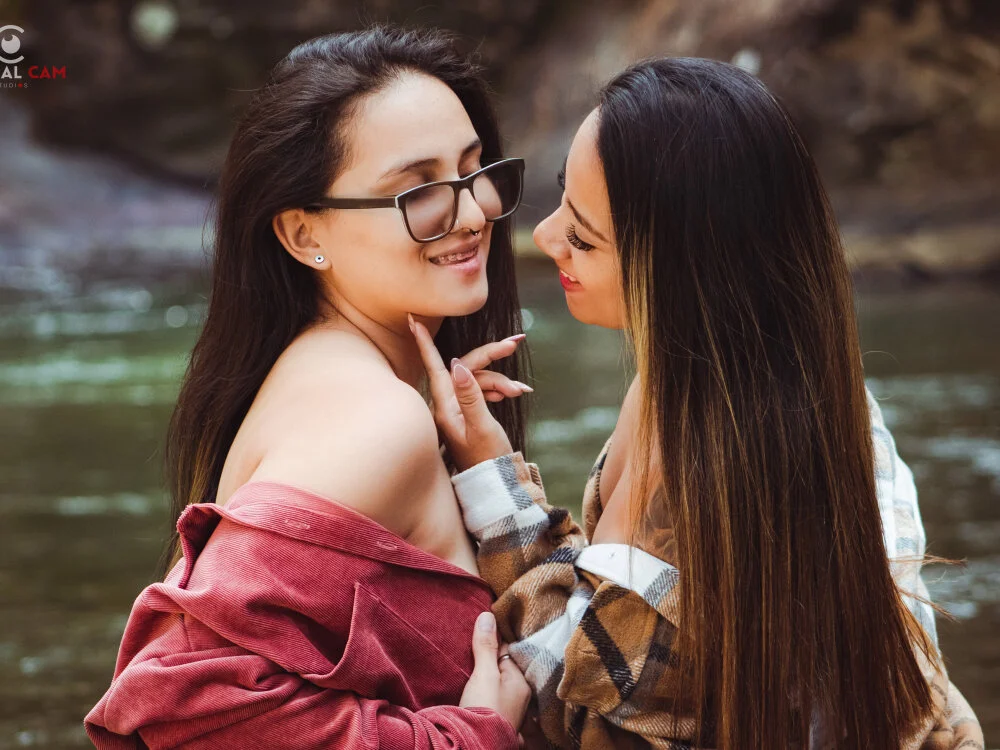 Jules_n_Gia Offline XXX-Chat