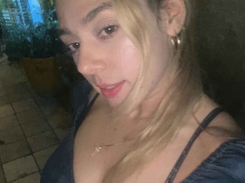 manuelitablonde's Offline XXX Chat