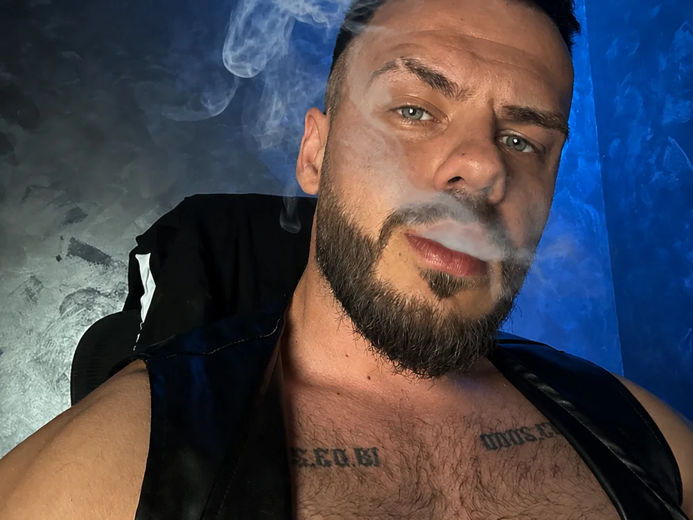 Chatroom XXX hors ligne de CLOUDYJULIUS