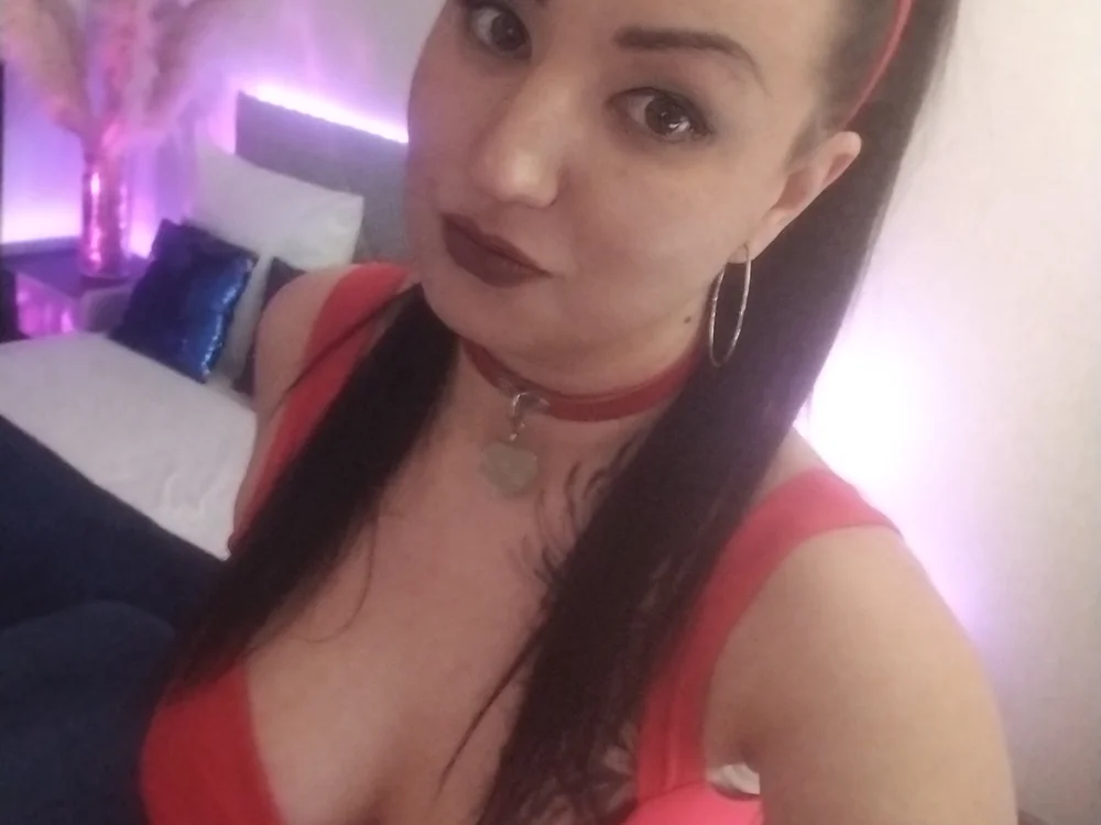 Mia_Marryn Offline XXX chat