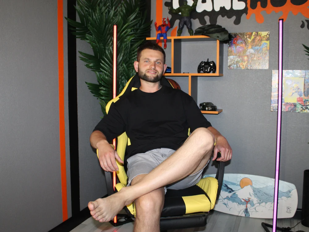DouglasStewart offline chatrum