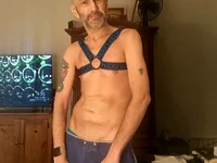 LayingRealism's webcam live show