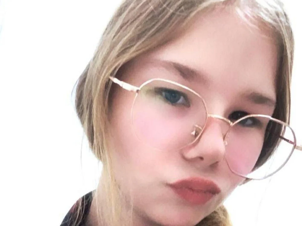 MandyKarpowiches cam model