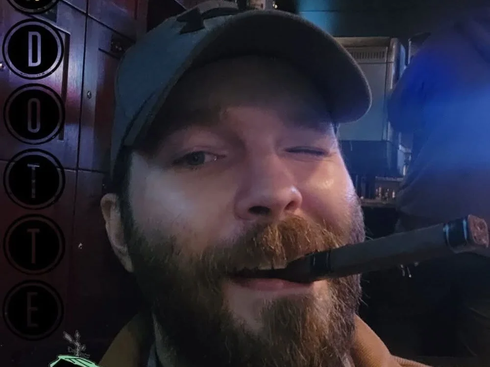 cumslinger2003's Offline Chat Room