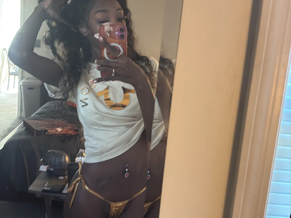 petite_niya's Offline XXX Chat
