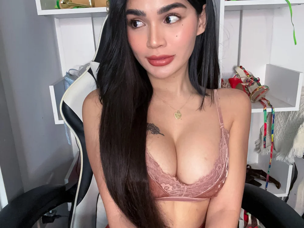 baddiemaxine's Offline XXX Chat