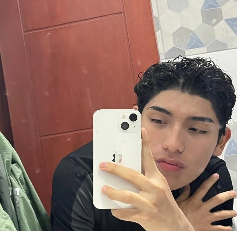 Piero_1369 Offline XXX Chat