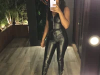 leaury live cam model