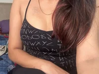 Chat +18 de nayra_malhotra ao vivo