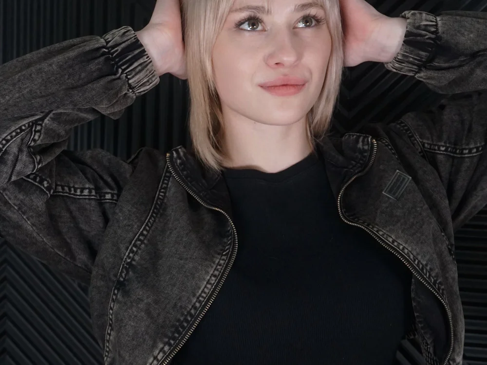 NedaEngen's Offline Chat Room