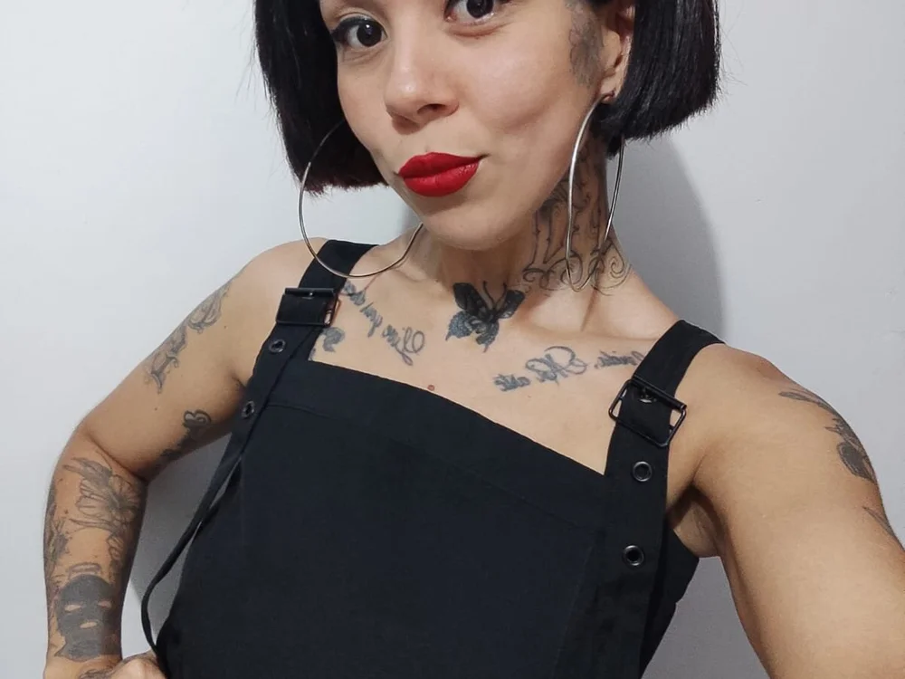 jade_spinters' Offline XXX Chat
