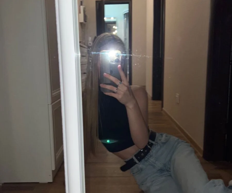helena_so_shyy offline XXX-chat