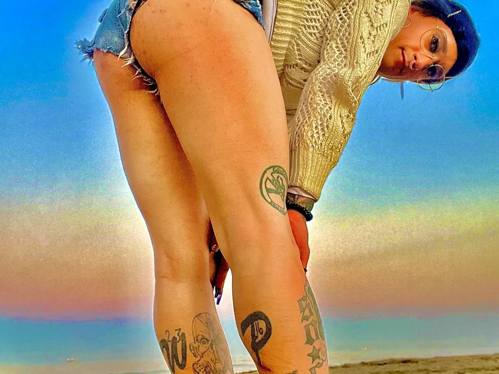 Kik_SickSlut88's Offline XXX Chat