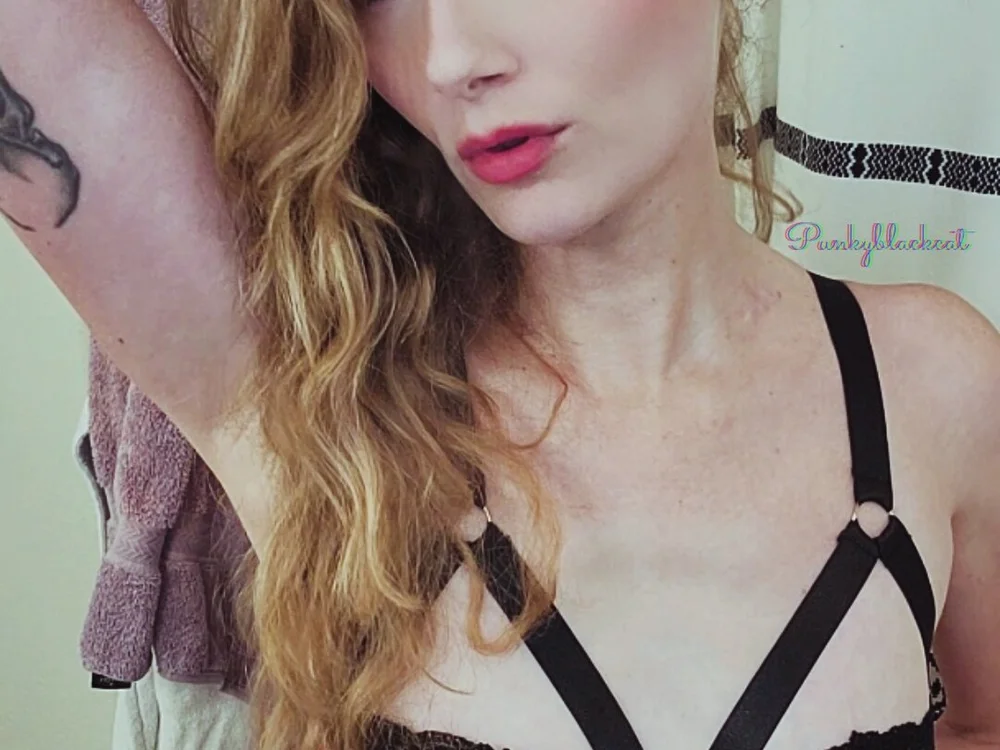 punkyblackcat Adlı Modelin Çevrimdışı Sohbet Odası