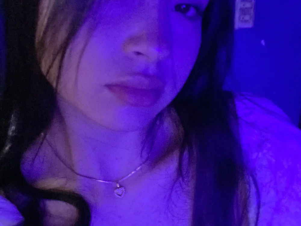 sara2123's Offline Chat Room