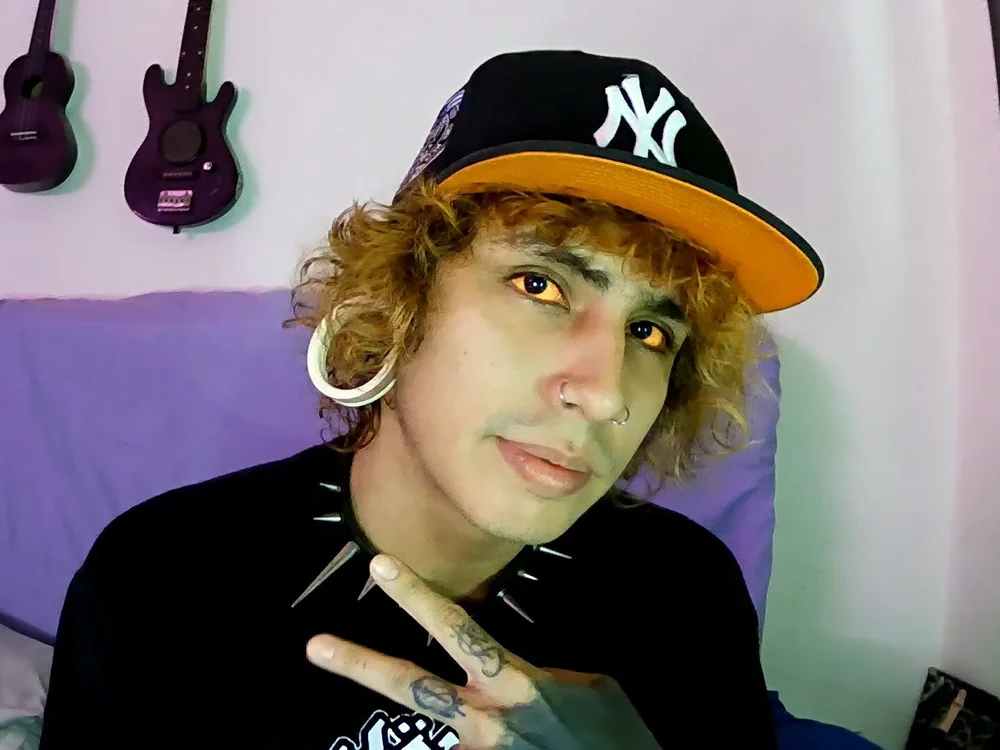 goethvonfrankenstein's Offline XXX Chat