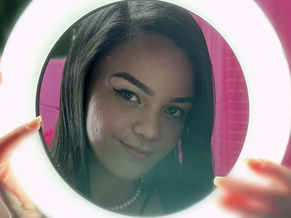 Bianca_Cerrone's Offline Chat Room