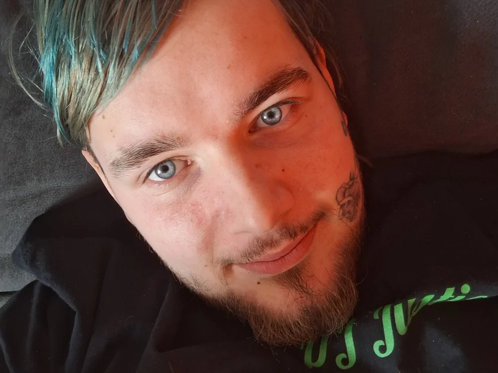 justinnicole365's Offline XXX Chat