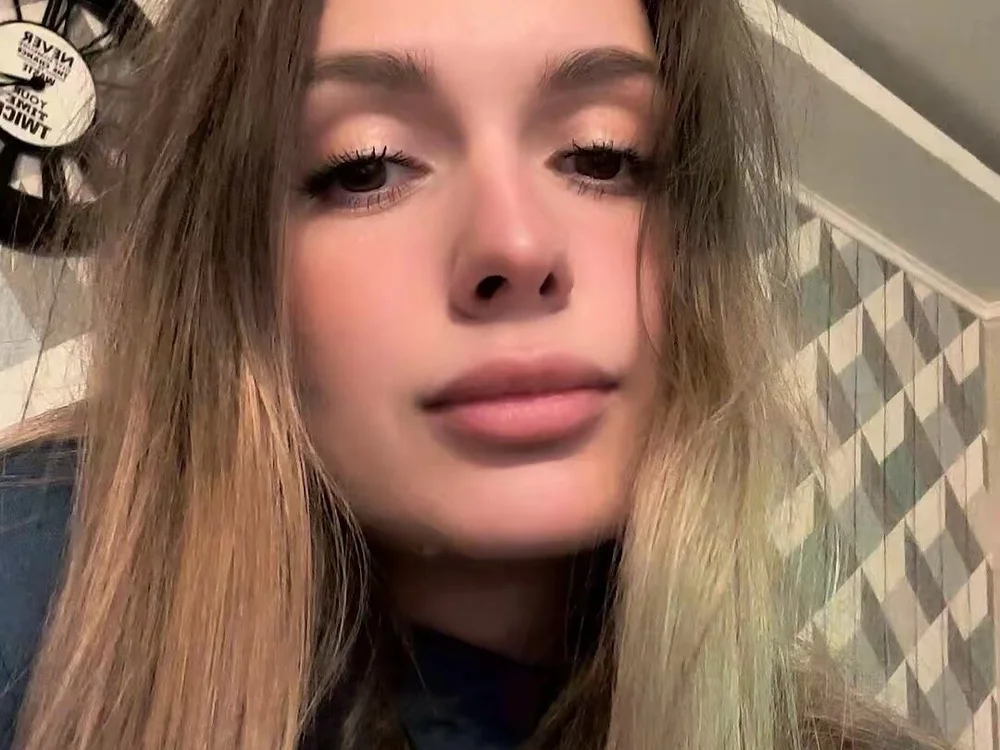 Olivia_2000's Offline XXX Chat