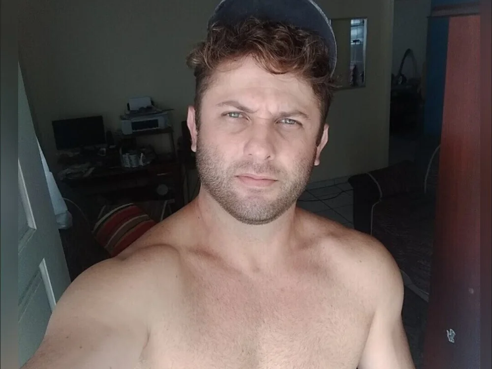 Hotmam013's Offline Chat Room