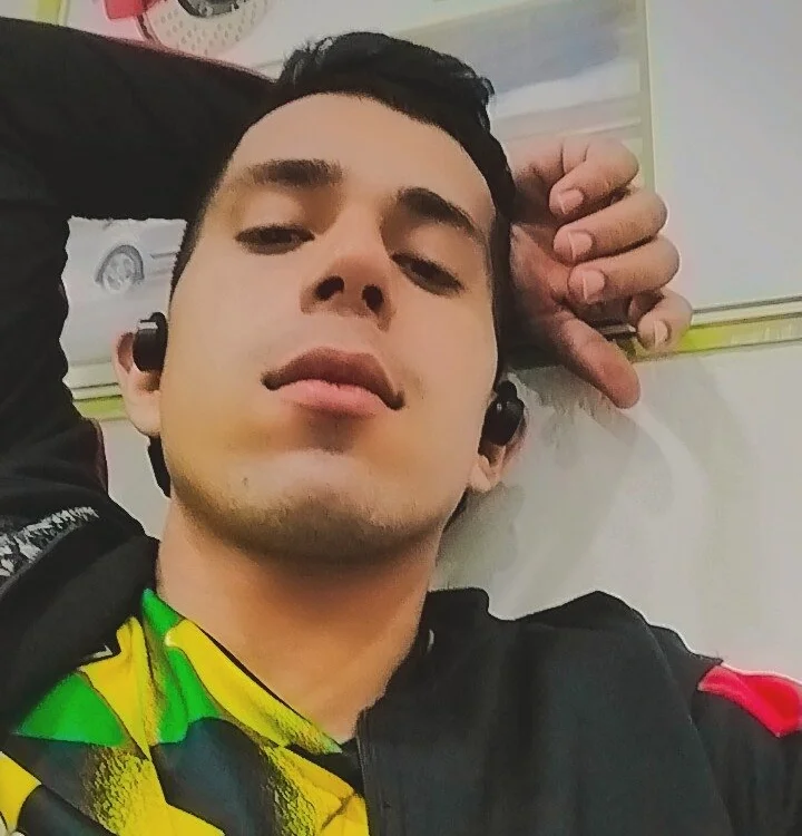 Edilson_1998's Offline XXX Chat