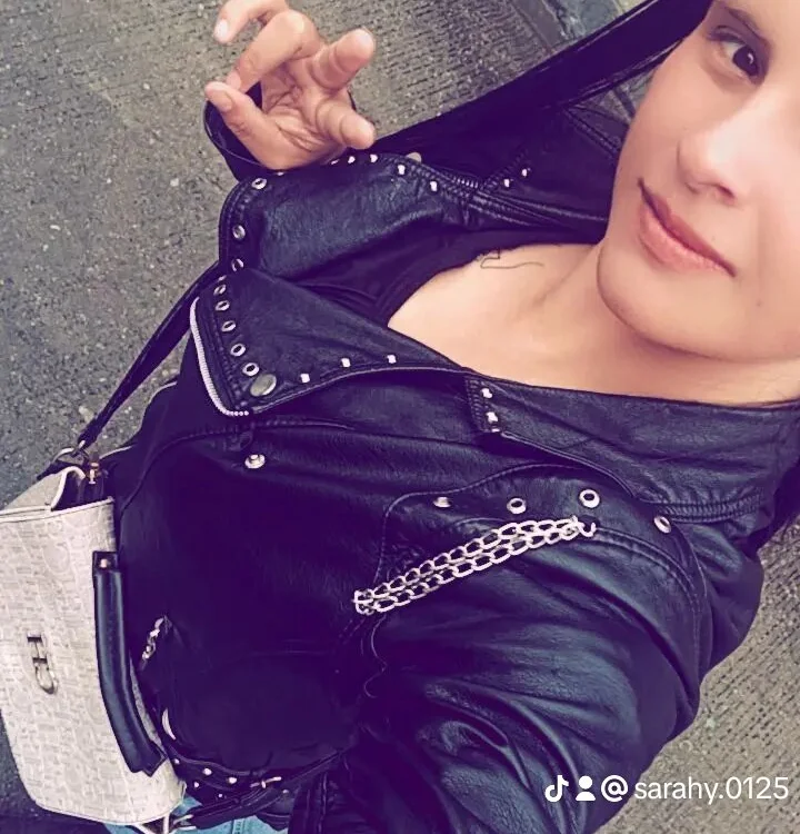 iam_scarlett_ Offline XXX-chat