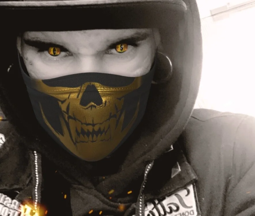JohnnieFamous offline chatrum