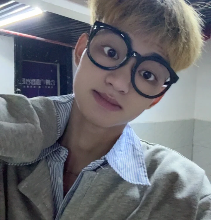 sexyboy-lele's Offline XXX Chat