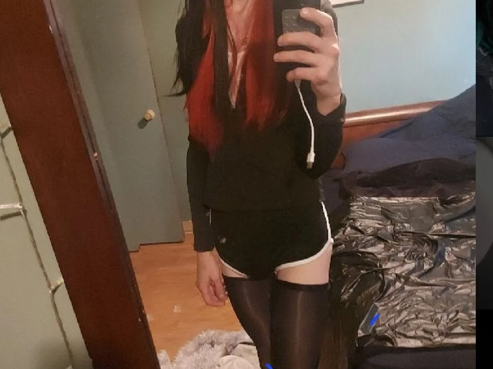 sissynicky420 Adlı Modelin Çevrimdışı XXX Sohbeti