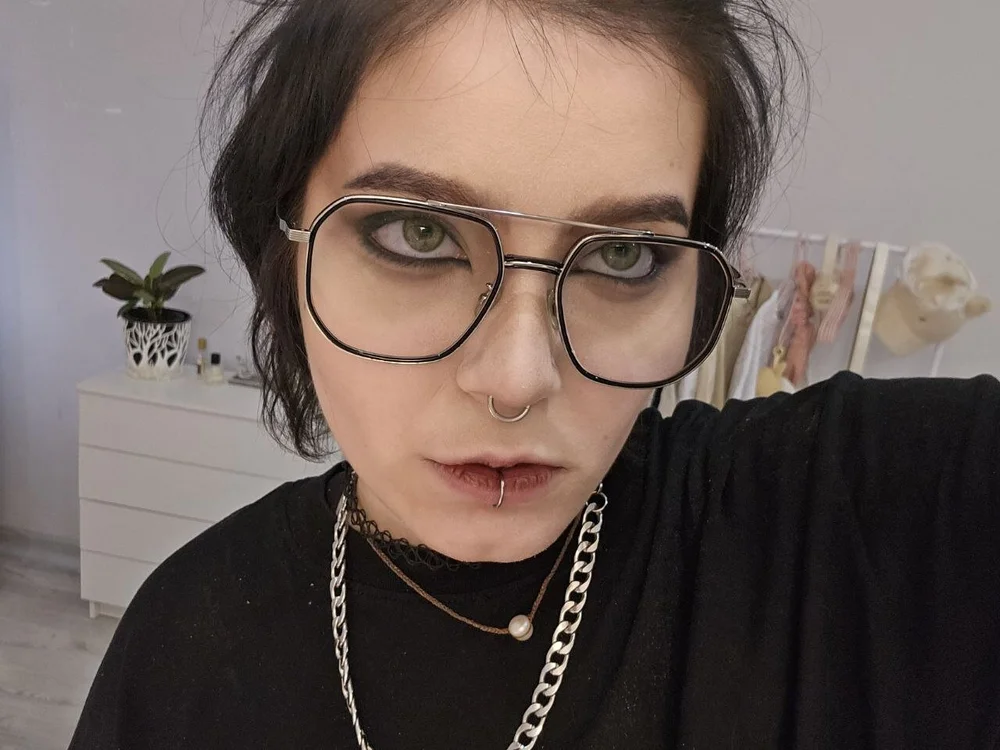 amore_estel's Offline Chat Room
