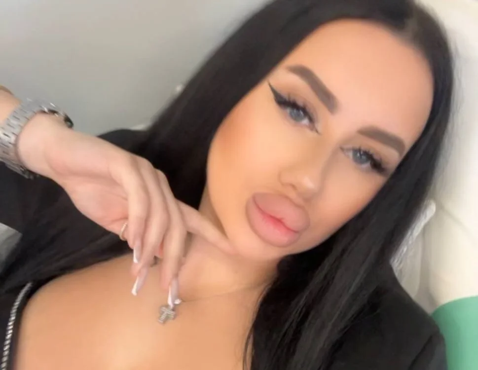 MercyBlake's Offline Chat Room