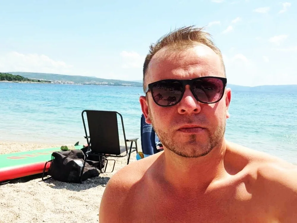 Greg1109 Obrolan XXX Offline