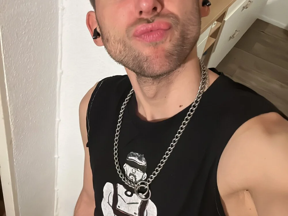 RonyRocket – Offline XXX chat