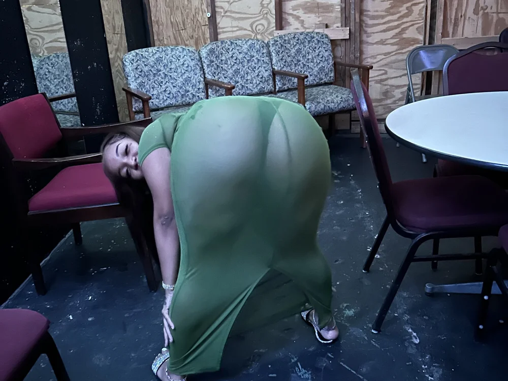 Stripper_Experi's Offline Chat Room