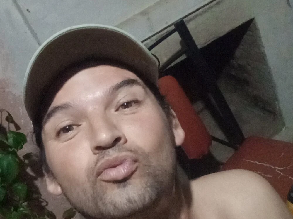 Tuamorcito40: офлайн-секс-чат