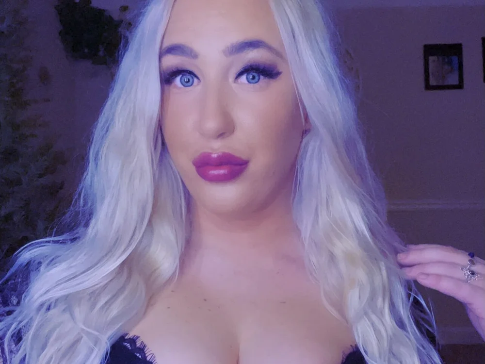 adicktedhaley's Offline Chat Room