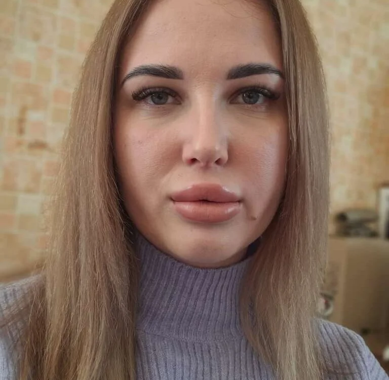 Erica_Burns' Offline Chat Room