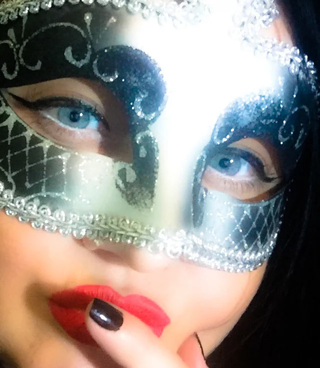 KinkyMistress' Offline Chat Room
