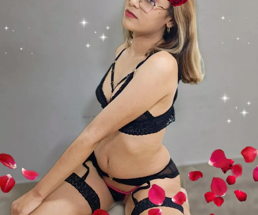 TaraaHotn Offline XXX chat