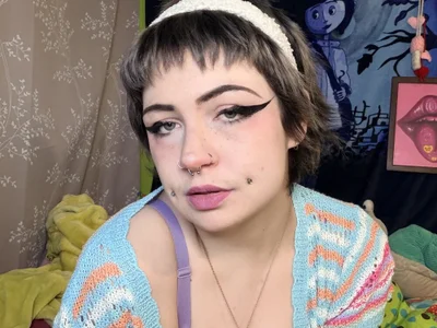 Image 1 of milkyslug, female webcam model,  years old, on live webcam